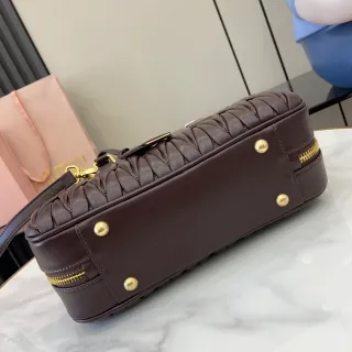 g-648827